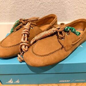 Sperry x Aritzia Slim Tan Boat Shoes size 7 NIB